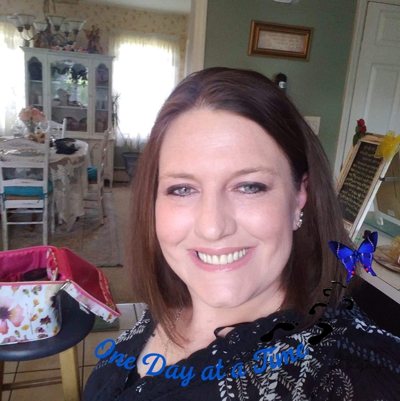 Meet your Posher, Candace - Picture 1 of 1